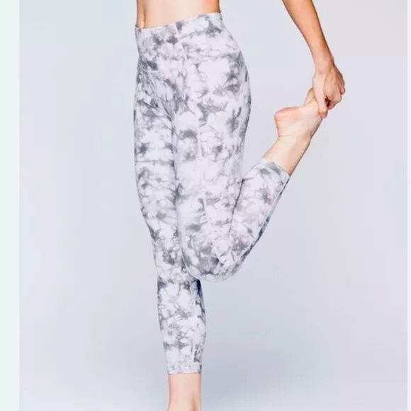 Athleta Pants - Athleta Salutation Leggings Small 7/8 Gray White Tie Dye